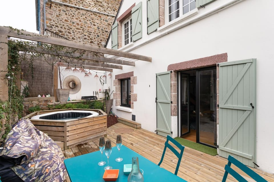 Patio, Hot Tub