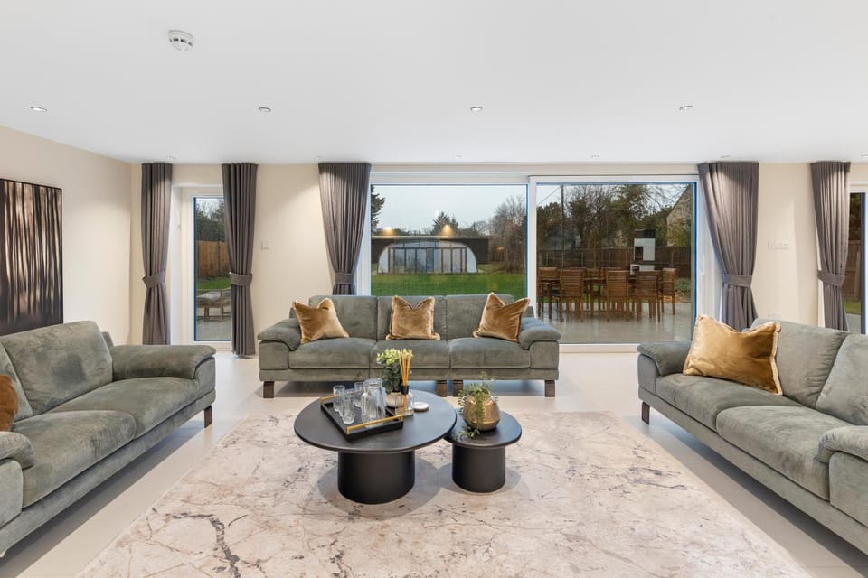 Patio, Living room, Seating area, Family