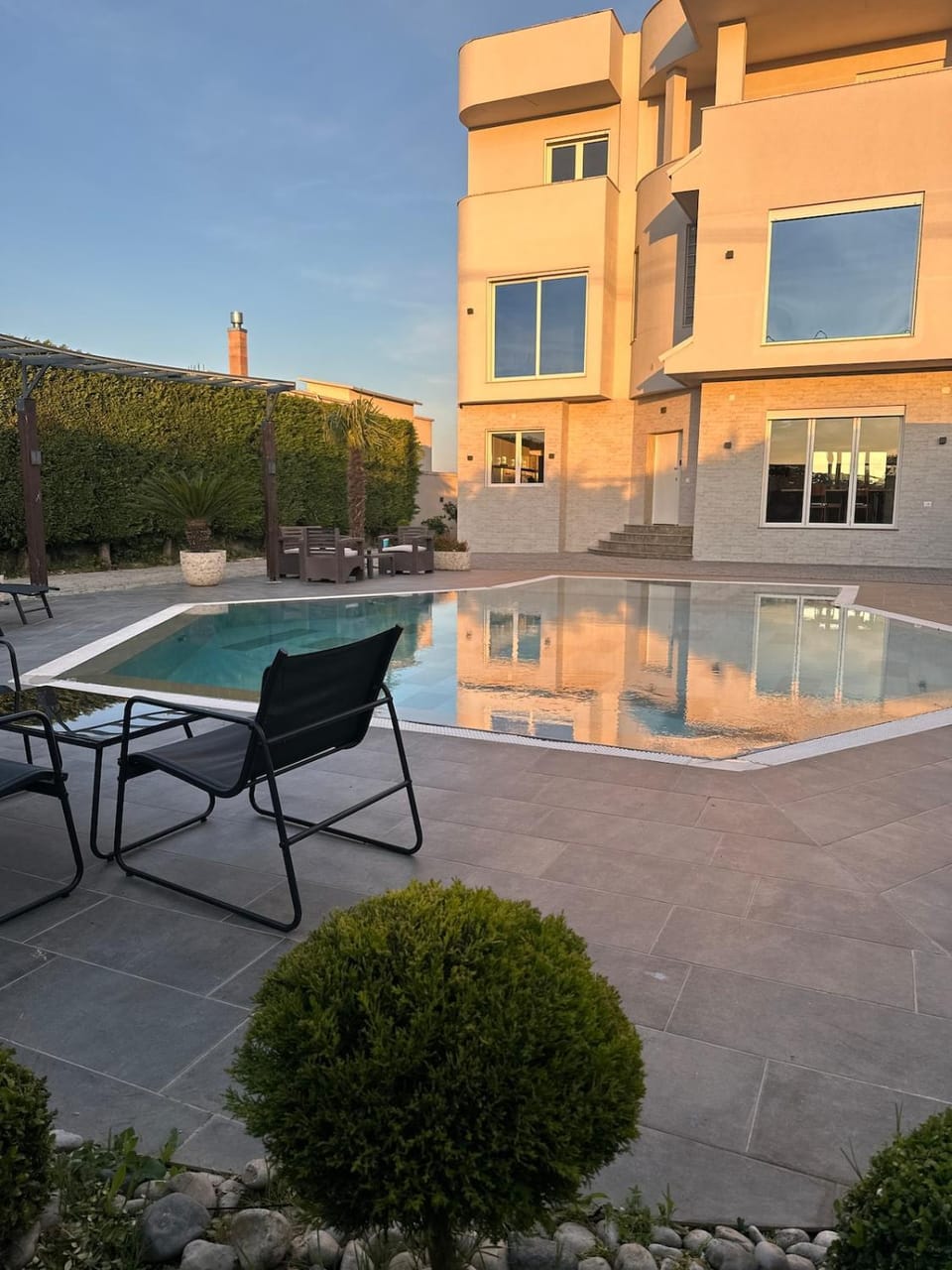 Property building, Patio, Day, Natural landscape, Pool view, Swimming pool, sunbed