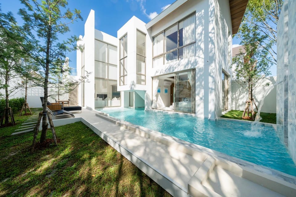 Property building, Day, Garden, Swimming pool, Swimming pool