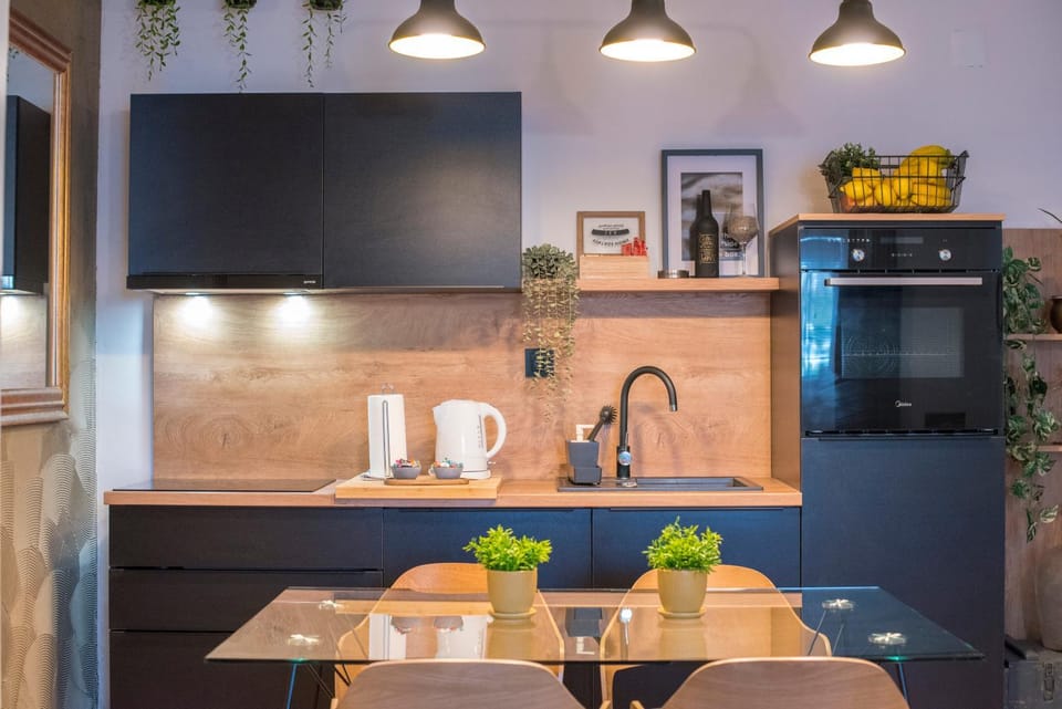 Kitchen or kitchenette, oven, stove