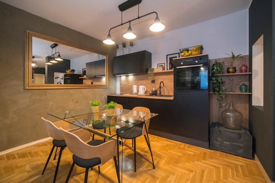 Kitchen or kitchenette, oven, stove