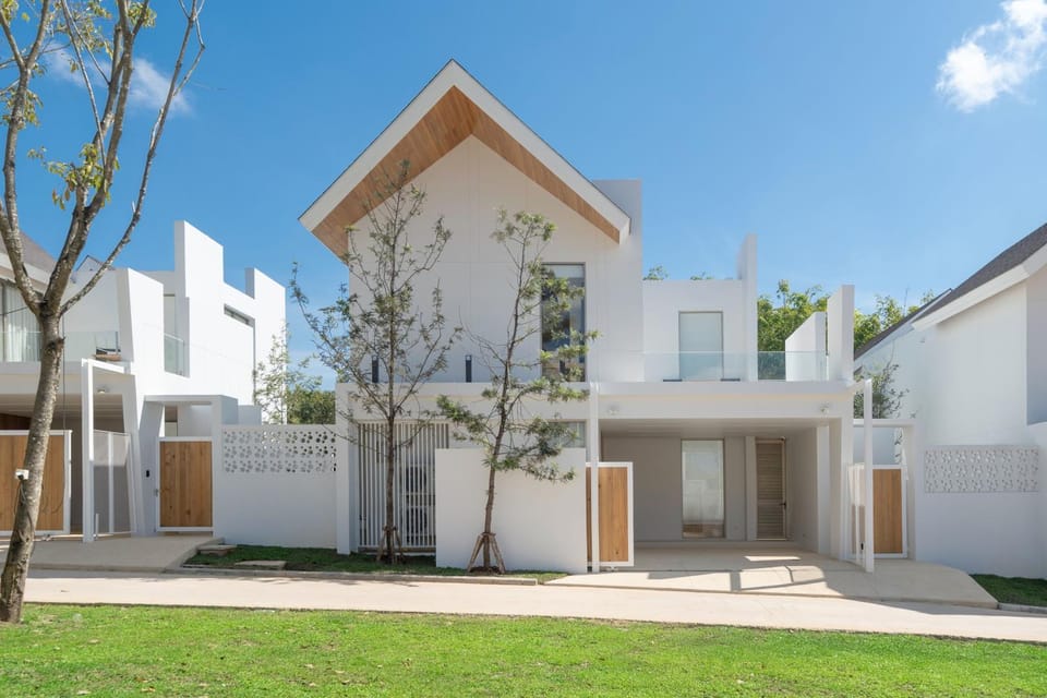 Property building, Day