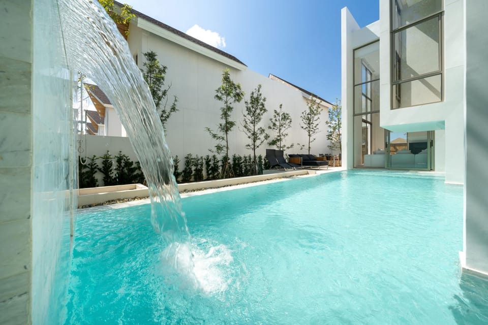 Property building, Day, Swimming pool, Swimming pool
