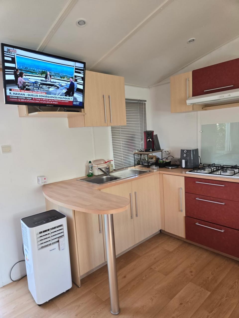 Iscles 231- MH Au calme près du lac Campground/ 
RV Resort in La Roque-d'Anthéron