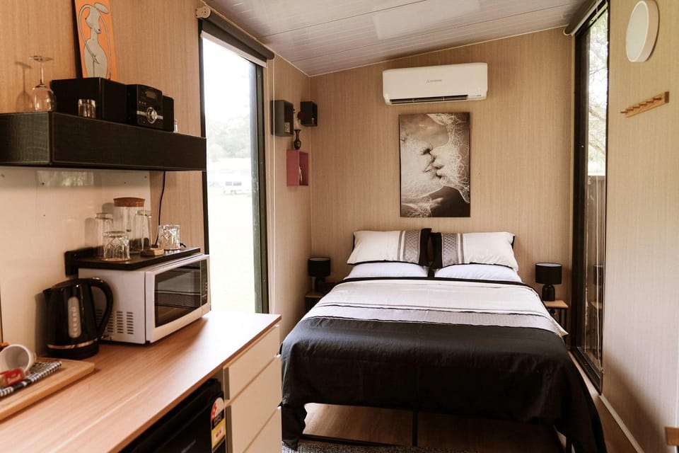 Bed, Kitchen or kitchenette