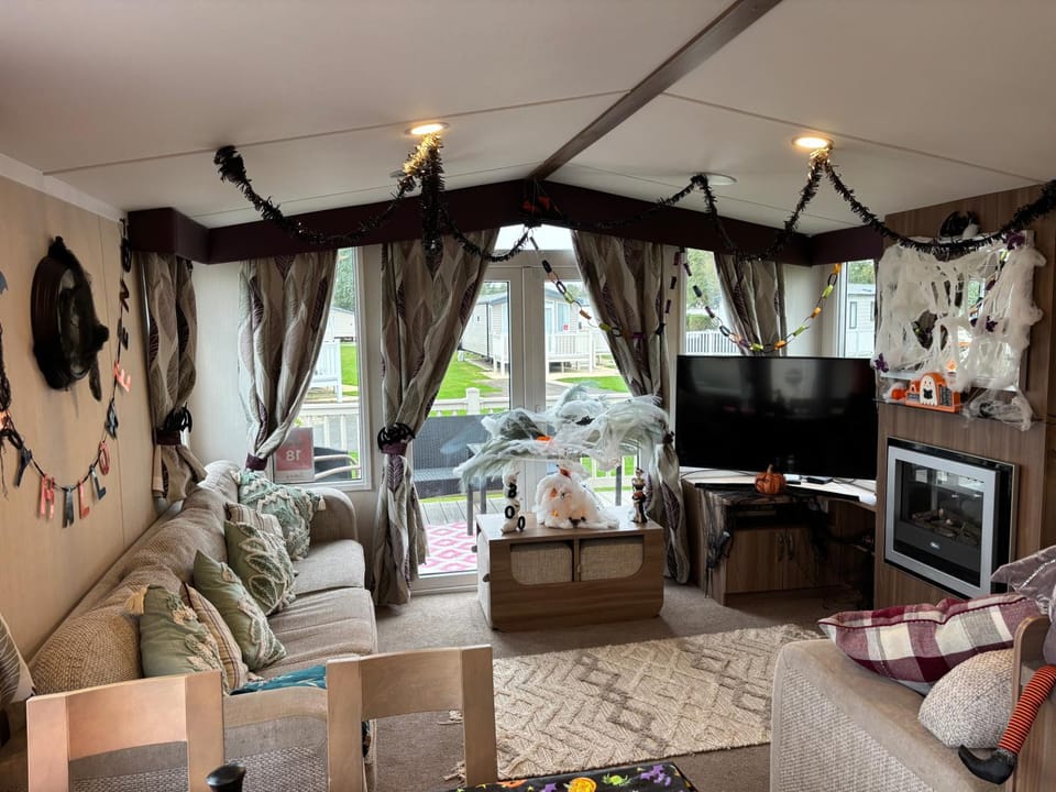 Butlins-Skegness-Luxury 8 Berth caravan-Dog Friend House in Ingoldmells