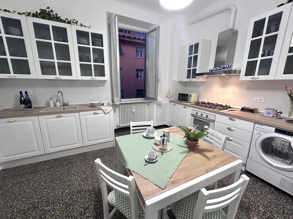 Kitchen or kitchenette, Dining area, dishwasher, stove