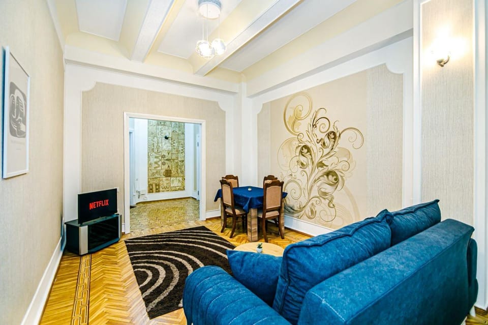 Living room, internet
