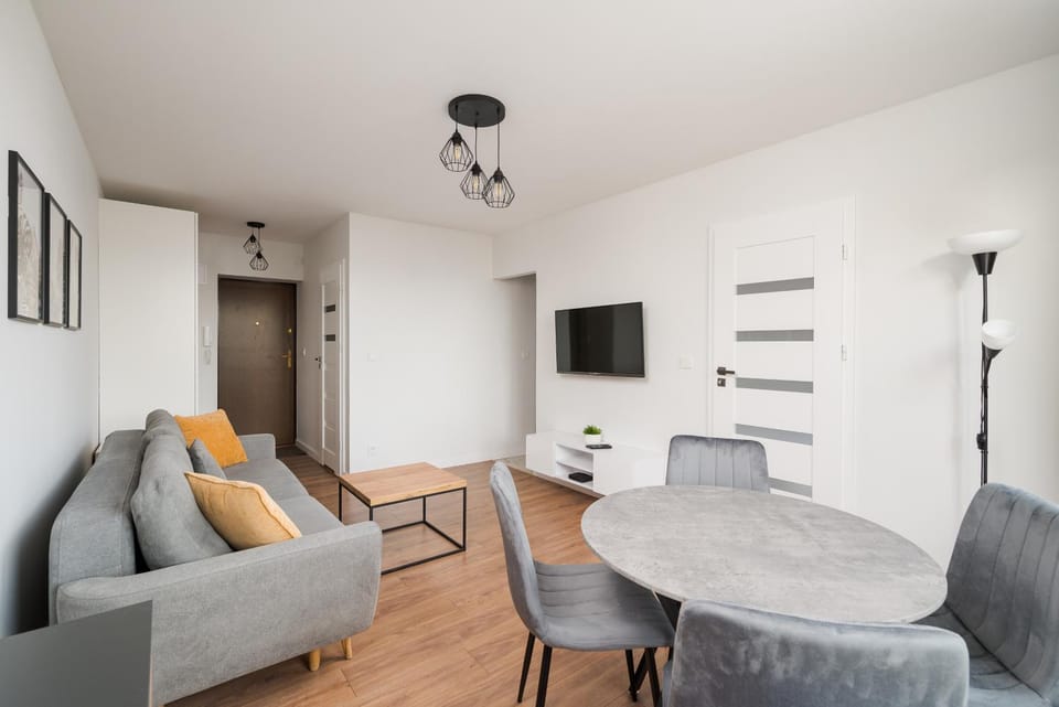Communal lounge/ TV room, TV and multimedia, Living room, Seating area, Dining area, Evening entertainment