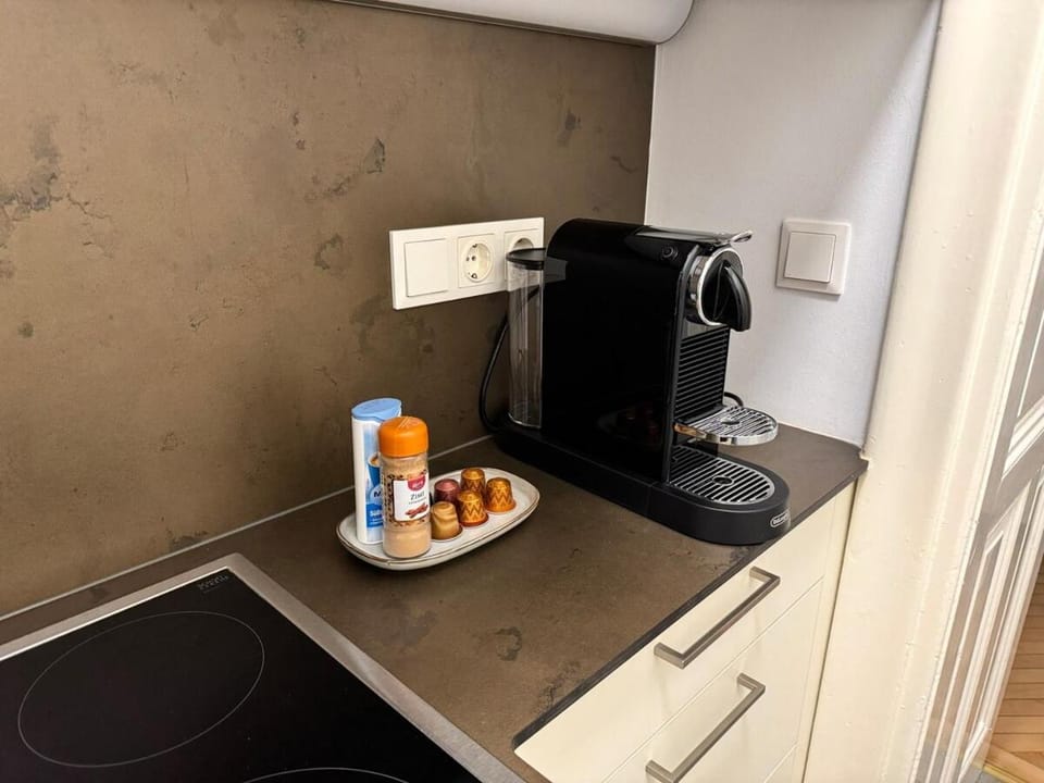 Coffee/tea facilities, Kitchen or kitchenette, Food and drinks, minibar
