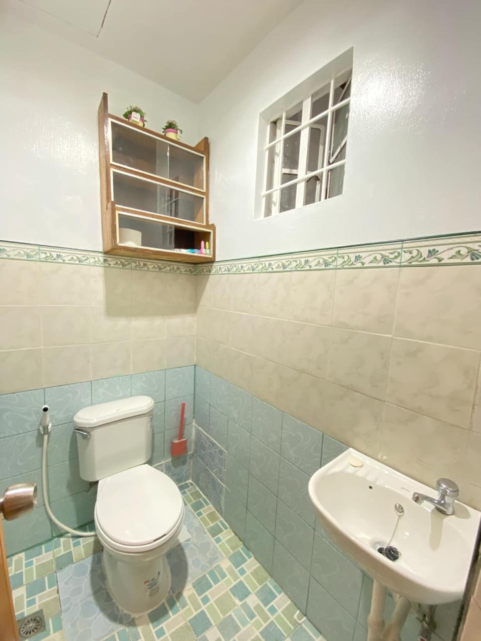 Toilet, bidet
