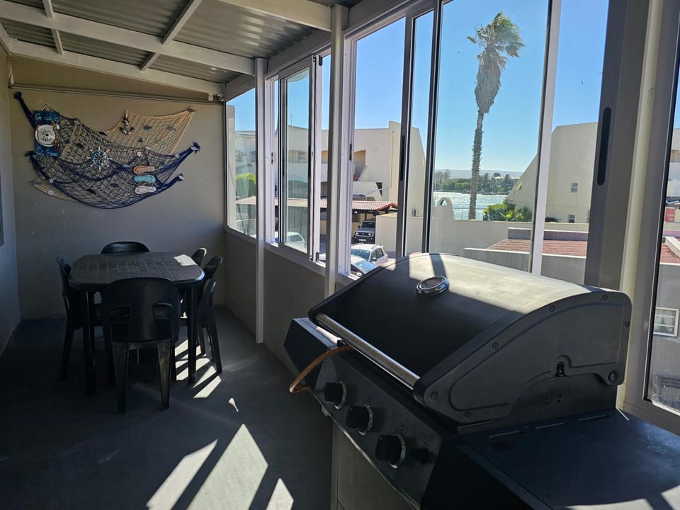 BBQ facilities, Seating area