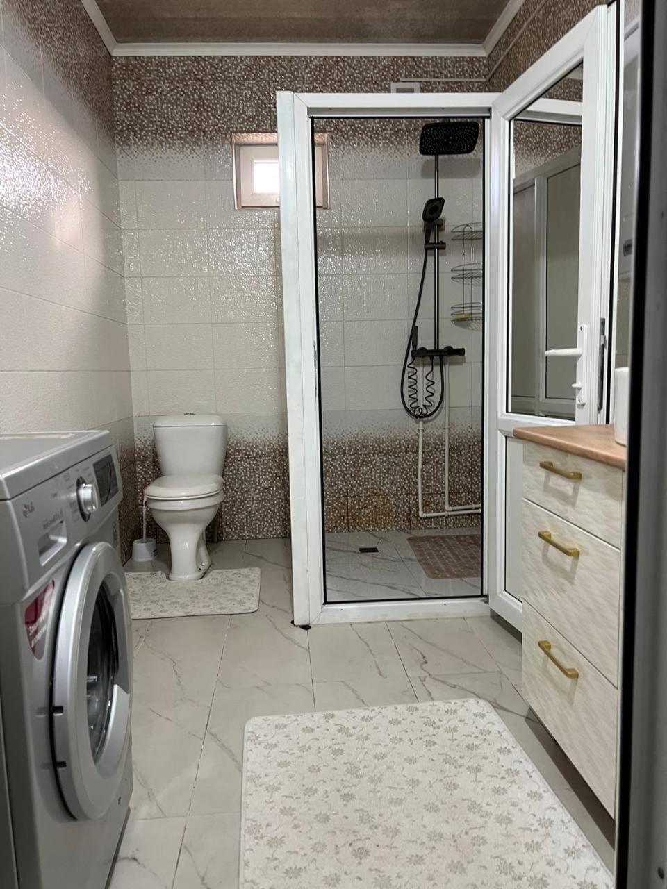 Shower, Toilet, Bathroom, washing machine