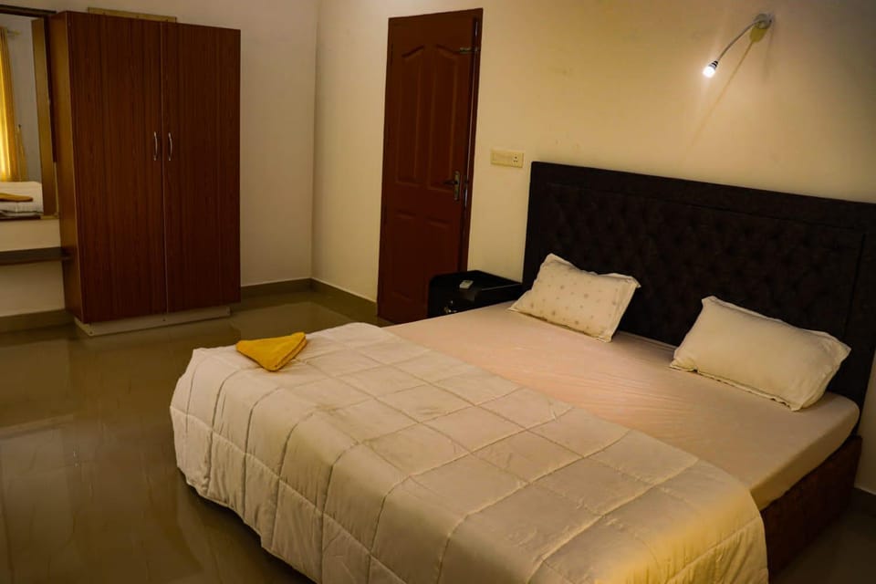Bed, Photo of the whole room, Bedroom, towels, wardrobe