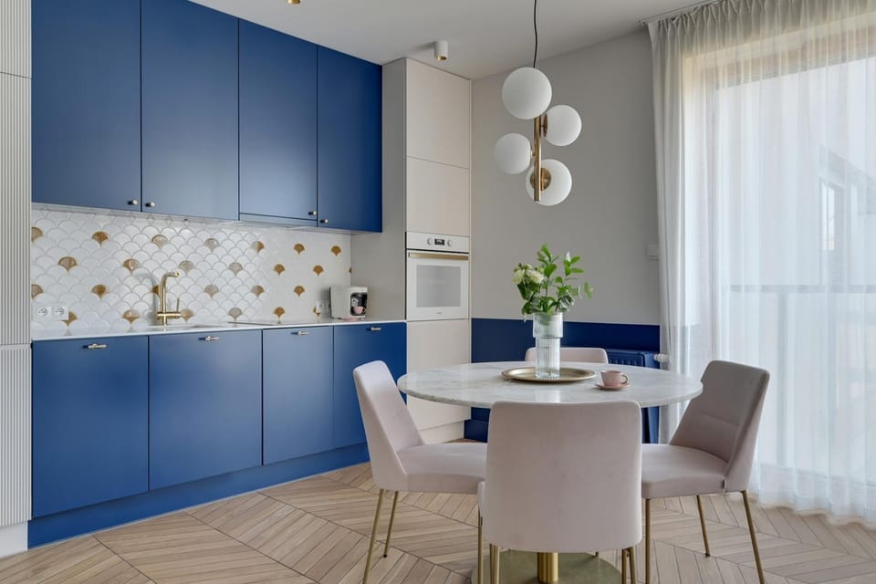 Kitchen or kitchenette, Living room, Seating area, Dining area