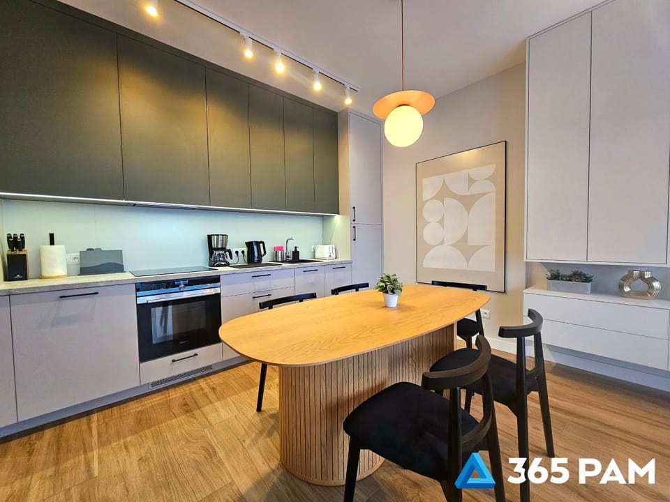 Kitchen or kitchenette, Dining area, stove