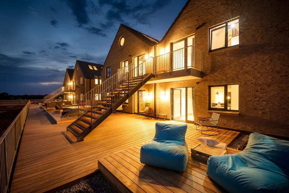 Property building, Balcony/Terrace, Seating area