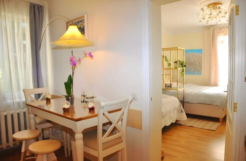 Bed, Living room, Photo of the whole room