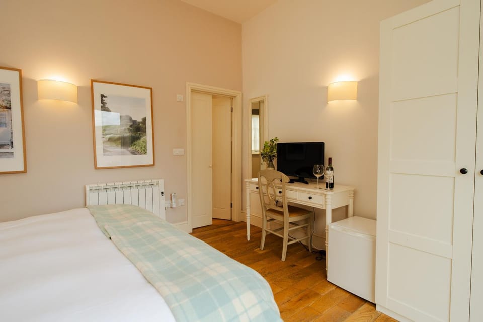 Crepe Farm Barns Capsule hotel in West Dorset District