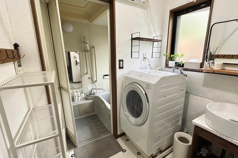 Shower, Bathroom, washing machine, dryer