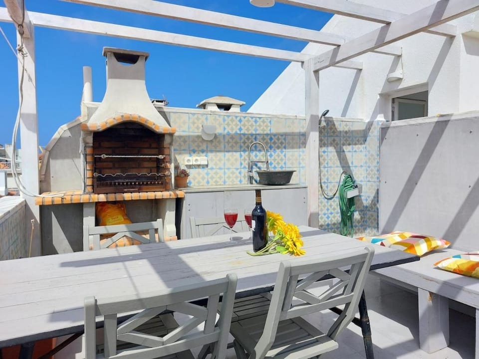 Parrot House Apartment in Ericeira
