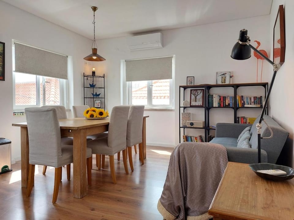 Parrot House Apartment in Ericeira