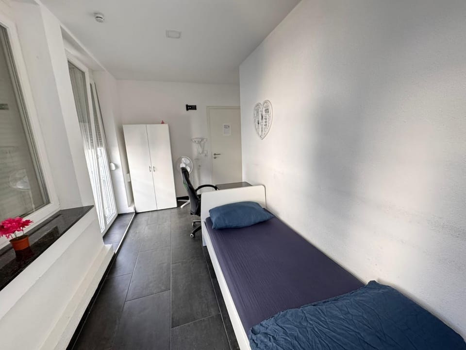 Bed, Photo of the whole room, wardrobe