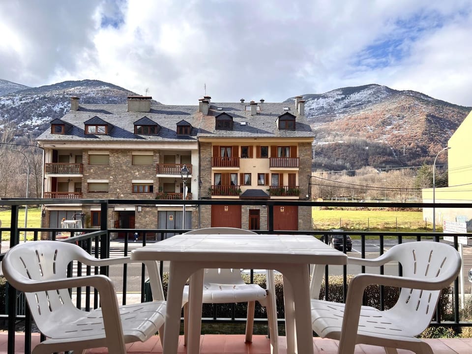 Property building, Patio, Day, Natural landscape, View (from property/room), Balcony/Terrace, Dining area, Mountain view