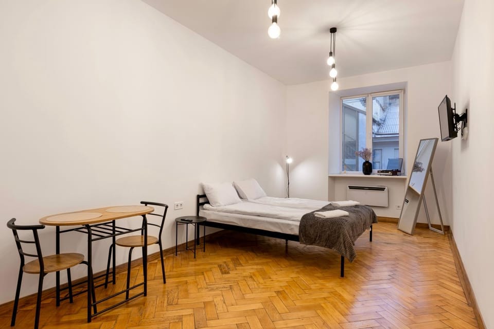 Bed, Living room, Photo of the whole room, Seating area, Dining area, Bedroom