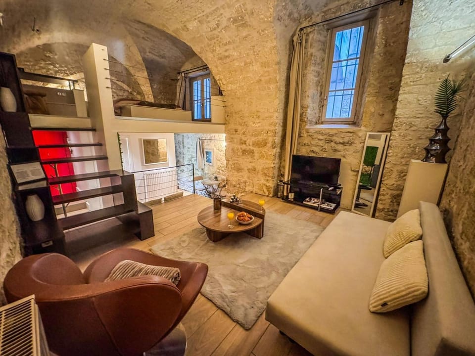 TV and multimedia, Living room, Seating area, flat iron