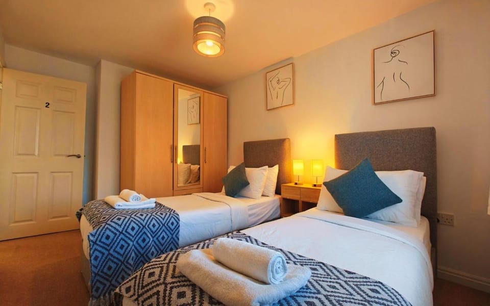 Bed, Decorative detail, Bedroom, towels, wardrobe