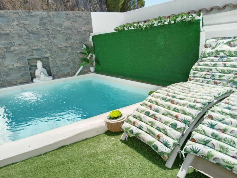 Day, Natural landscape, Pool view, sunbed