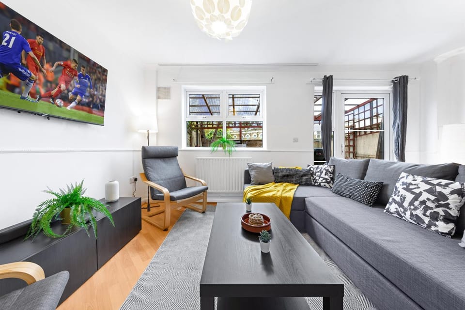 Communal lounge/ TV room, Game Room, Massage, Massage, TV and multimedia, Living room, Seating area, Evening entertainment, heating, internet, internet