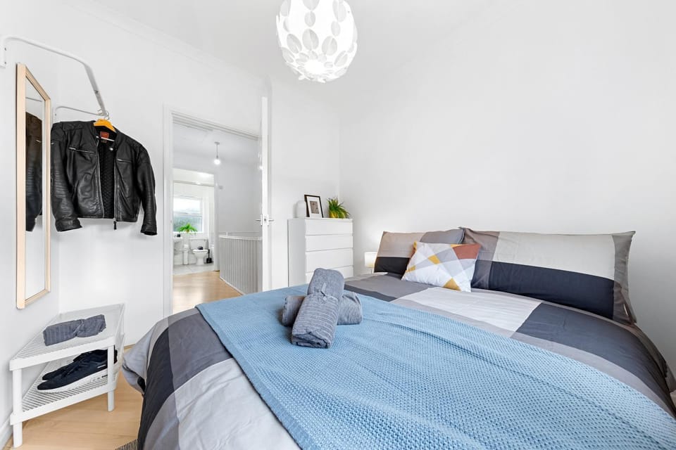 Bed, Photo of the whole room, Bedroom, flat iron, hair dryier, heating, internet, towels, wardrobe