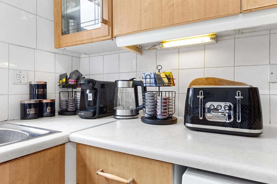 Coffee/tea facilities, Kitchen or kitchenette, heating, heating, internet, internet, internet, toaster, toaster, kitchen, kitchen
