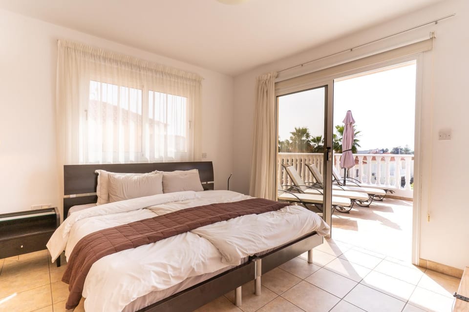 Bed, Balcony/Terrace, Bedroom