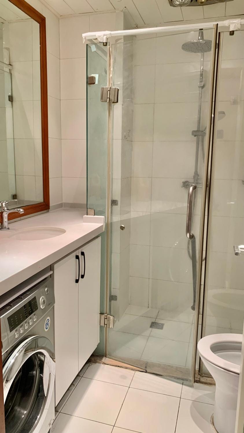 Shower, Toilet