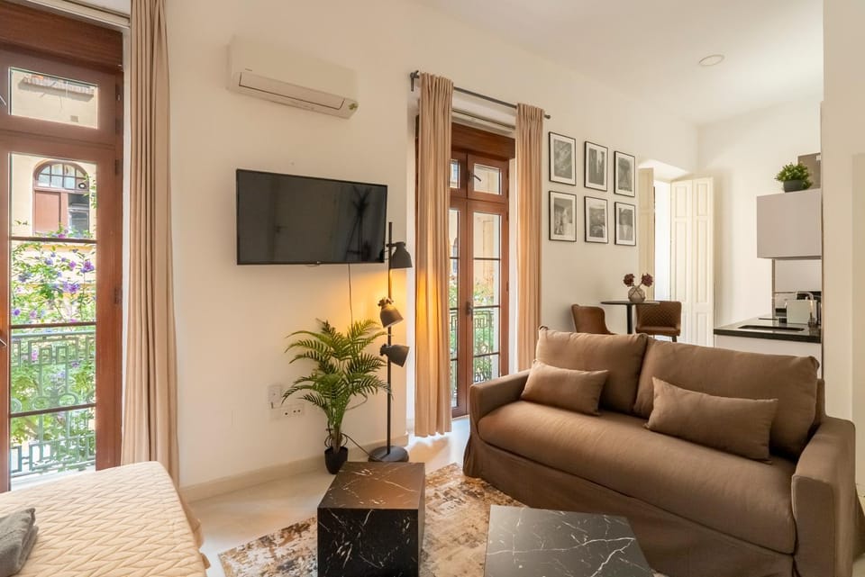 Communal lounge/ TV room, TV and multimedia, Living room, Seating area