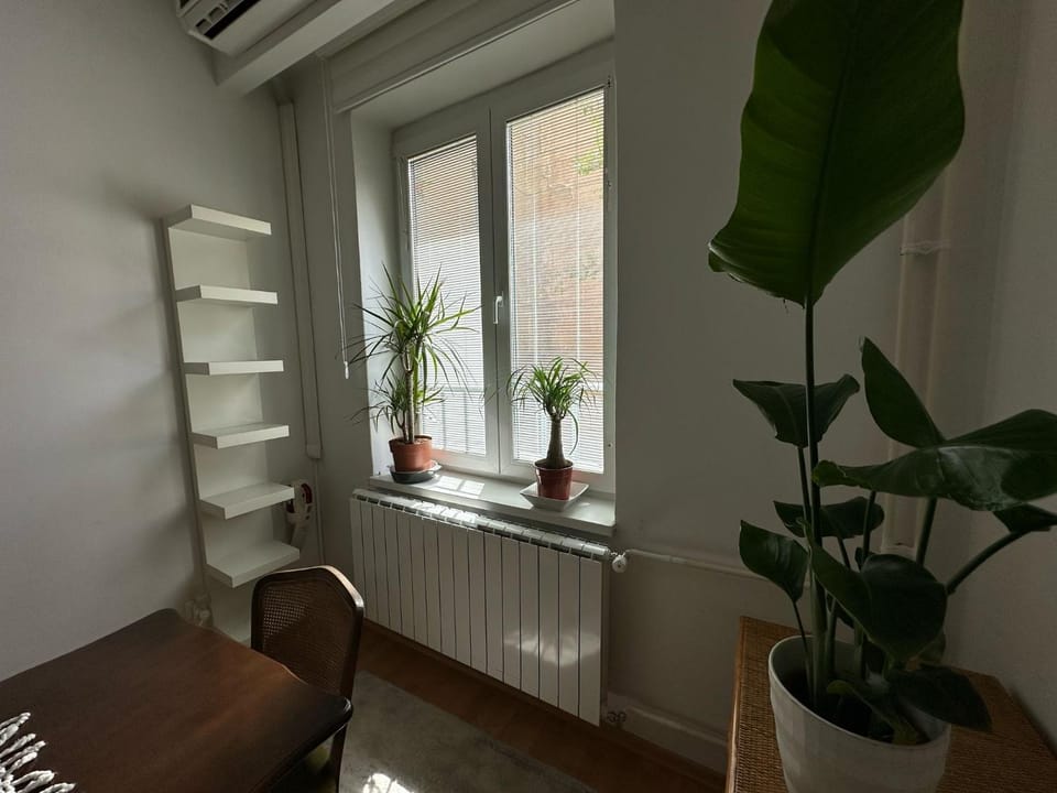 Seating area, Breakfast