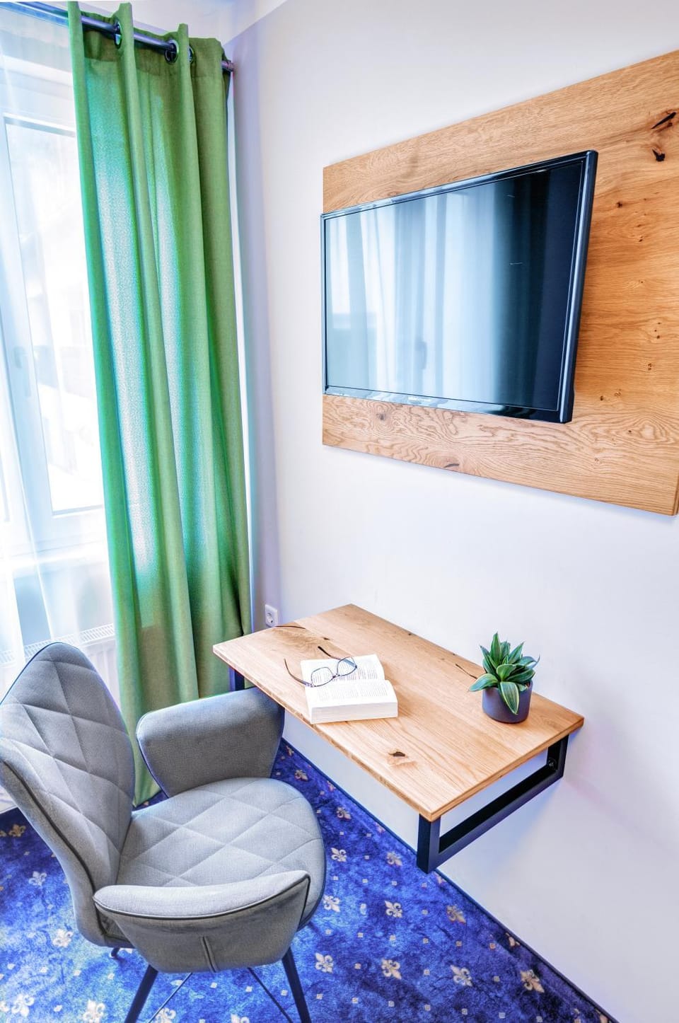 TV and multimedia, Seating area, Evening entertainment