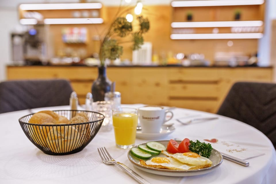 Food and drinks, Food, Breakfast, Continental breakfast, Drinks