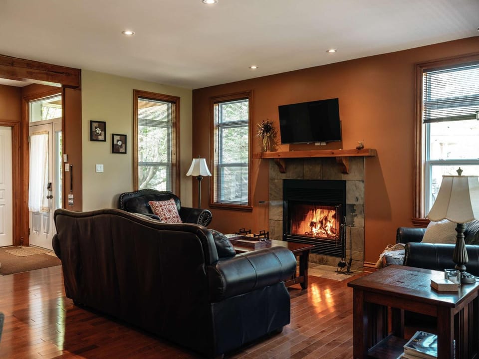 L'Aiglon - Nature Golf and Relaxation in Mont-Tremblant Chalet in Mont-Tremblant