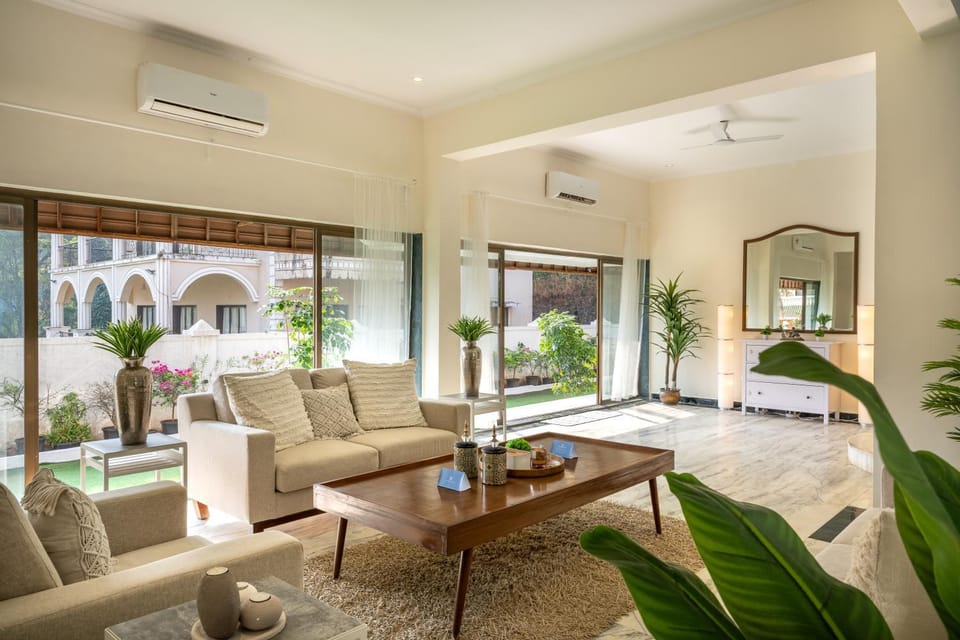 Living room, Seating area, air conditioner