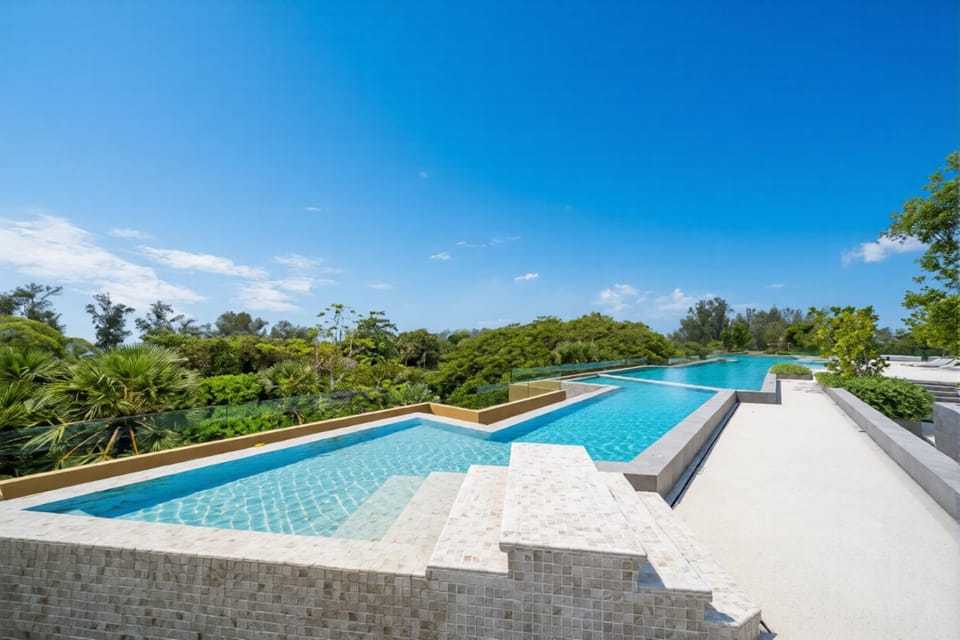 Day, Swimming pool