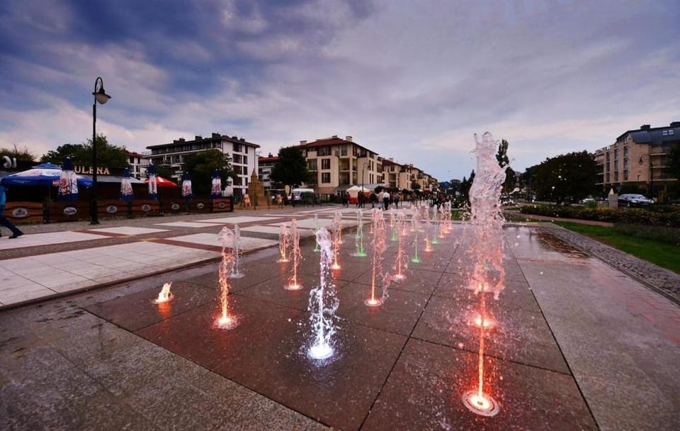 Restaurant/places to eat, Off site, Activities