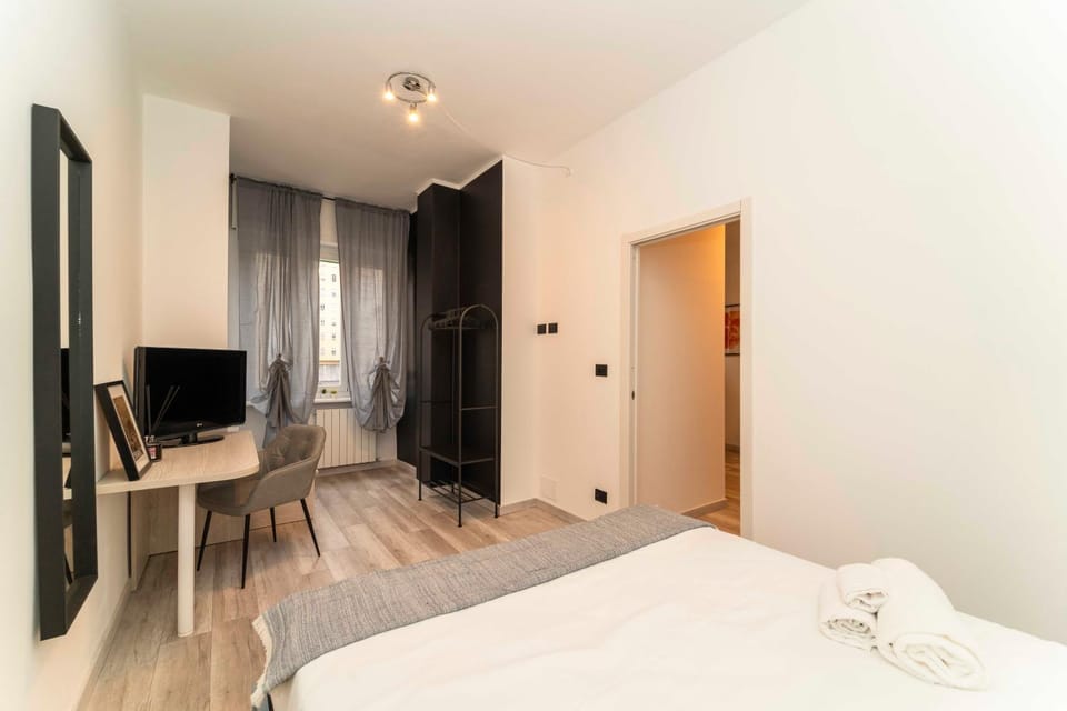 Bed, TV and multimedia, Photo of the whole room, Bedroom, towels, wardrobe