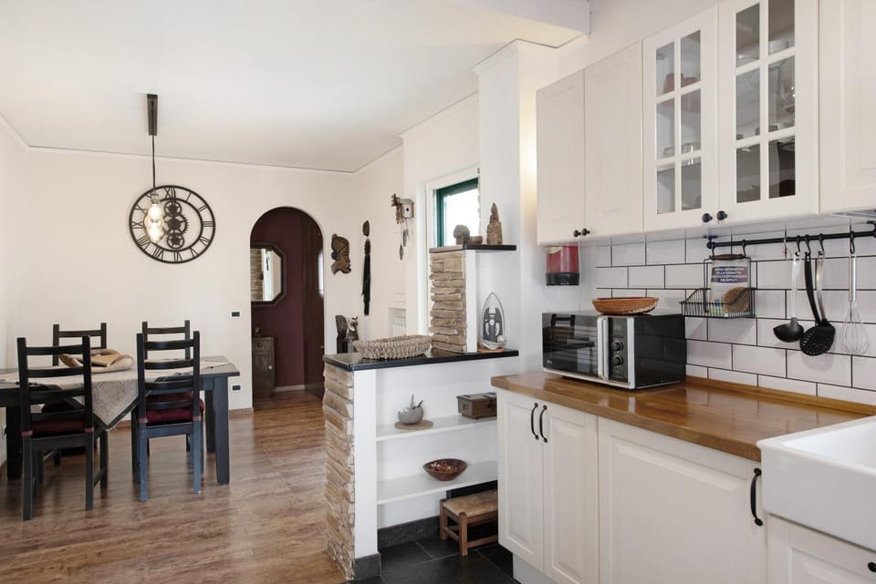 Property building, Kitchen or kitchenette, Living room