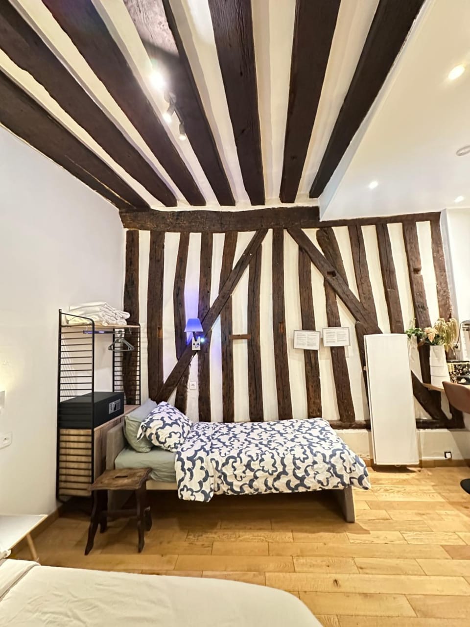 Bed, Photo of the whole room