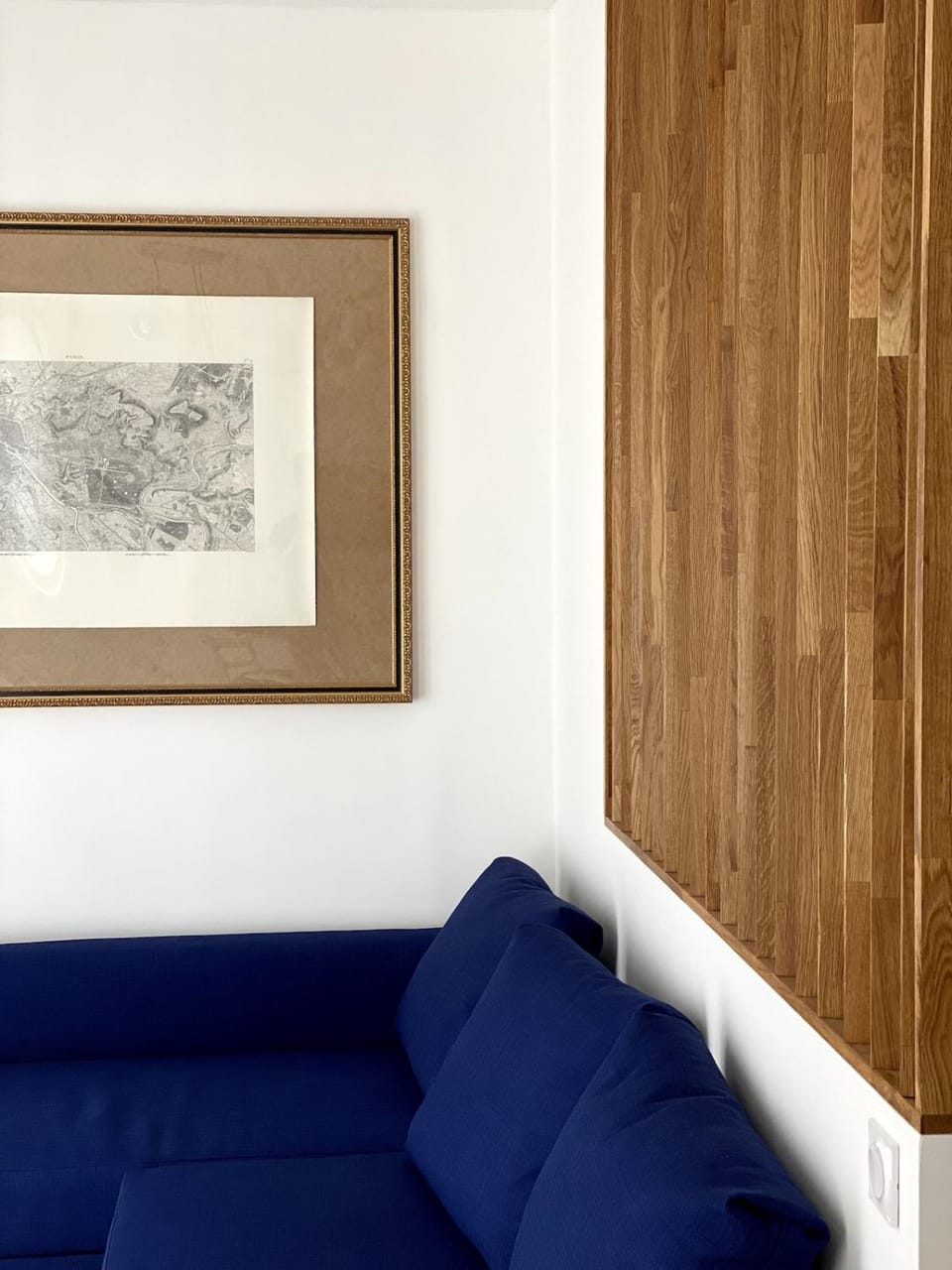Bed, Living room, Seating area
